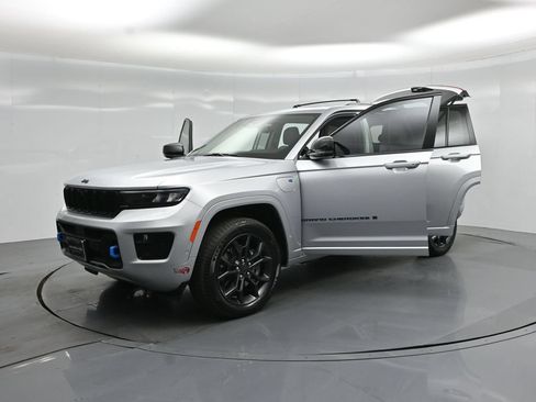 Used 2023 Jeep Grand Cherokee 30th Anniversary AWD/4WD image 31