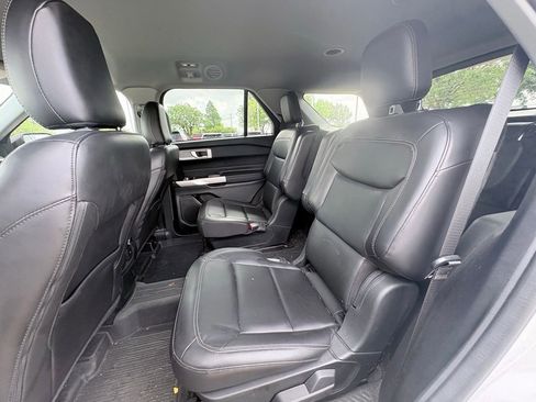 Used 2022 Ford Explorer XLT w/ Equipment Group 202A image 7