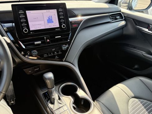 Used 2024 Toyota Camry SE FWD image 9