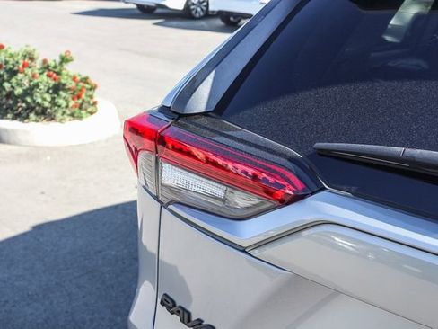 Used 2021 Toyota RAV4 LE w/ Carpet Mat Package (TMS) image 8