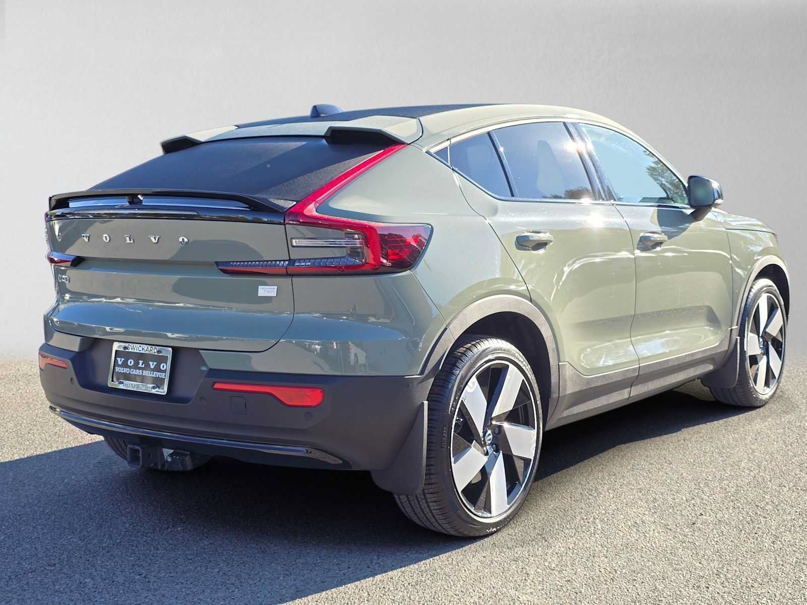 Certified 2023 Volvo C40 P8 Recharge Ultimate w/ Protection Package Premier AWD/4WD image 4