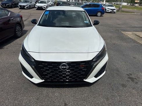 Used 2023 Nissan Altima 2.5 SR FWD image 2