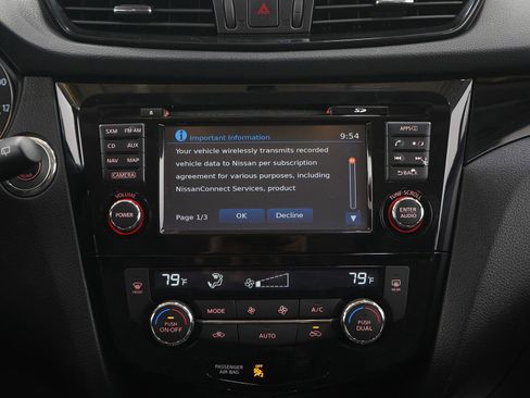 Used 2018 Nissan Rogue Sport SV w/ SV Technology Package image 17