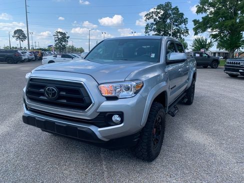 Used 2023 Toyota Tacoma SR5 w/ Technology Package AWD/4WD image 4