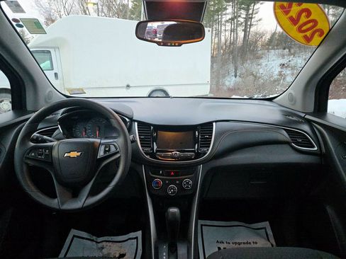 Used 2022 Chevrolet Trax LS w/ Tint and Cruise Package image 13