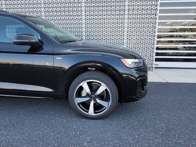 Used 2023 Audi Q5 2.0T Premium Plus w/ Premium Plus Package AWD/4WD image 2