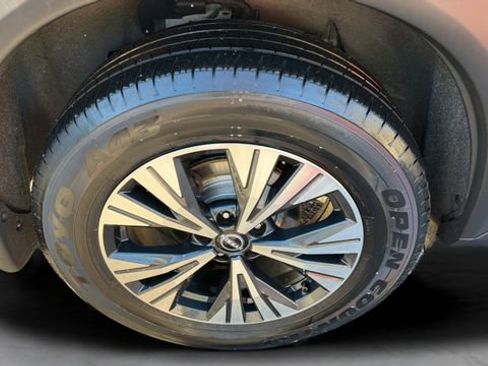 Used 2023 Nissan Rogue SV image 34