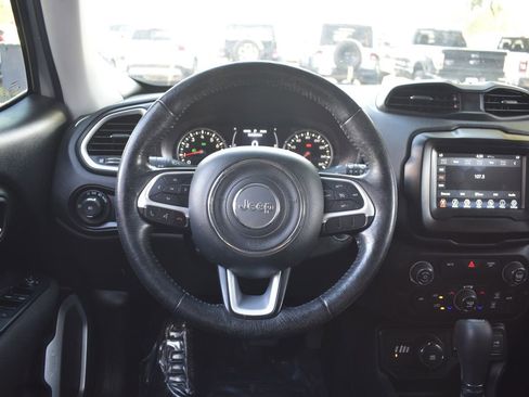 Used 2018 Jeep Renegade Latitude w/ Cold Weather Group image 13