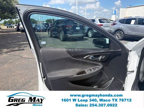 Used 2018 Chevrolet Malibu LT w/ Sport Package FWD image 7