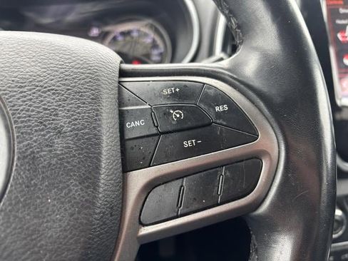 Used 2020 Jeep Cherokee Limited image 21