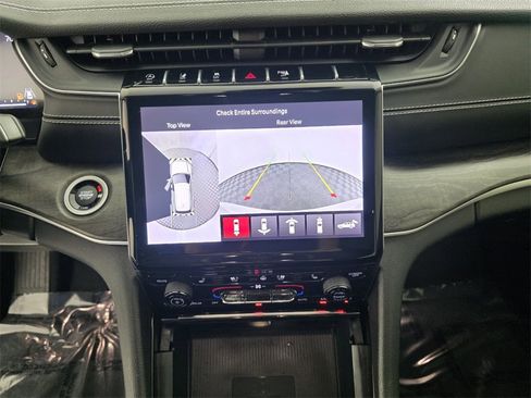 Certified 2023 Jeep Grand Cherokee Limited w/ Luxury Tech Group II image 24