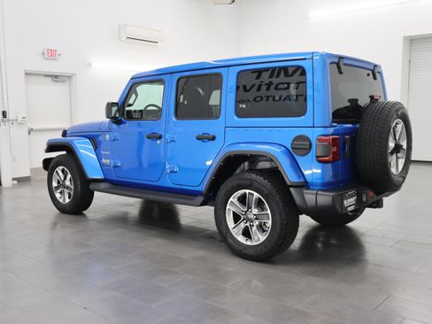 Used 2022 Jeep Wrangler Unlimited Sahara w/ LED Lighting Group AWD/4WD image 5