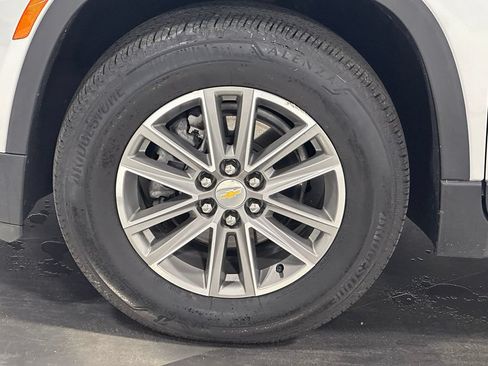 Used 2022 Chevrolet Traverse LT FWD image 18