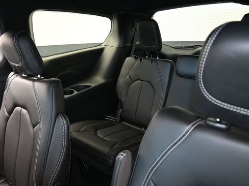 New 2026 Chrysler Pacifica Select image 32