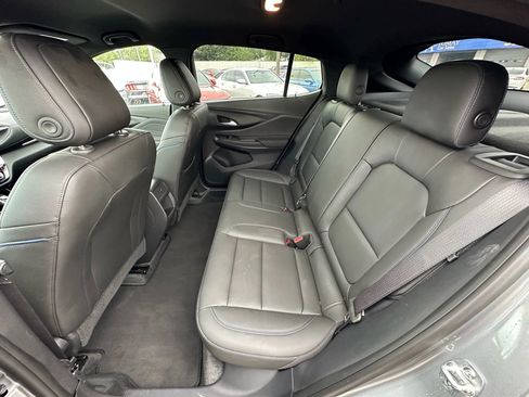 Used 2025 Buick Envista Sport Touring image 17