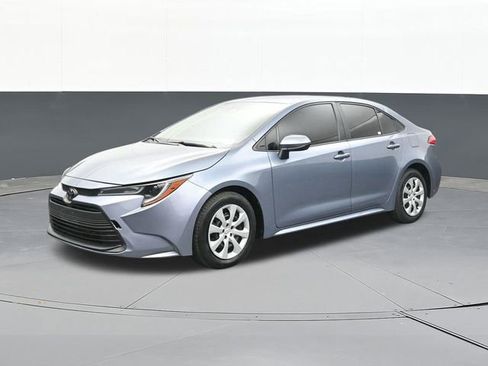 Used 2023 Toyota Corolla LE w/ Carpet Mat Package (TMS) image 4