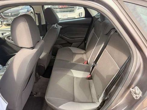 Used 2014 Ford Focus SE w/ SE Winter Package FWD image 7
