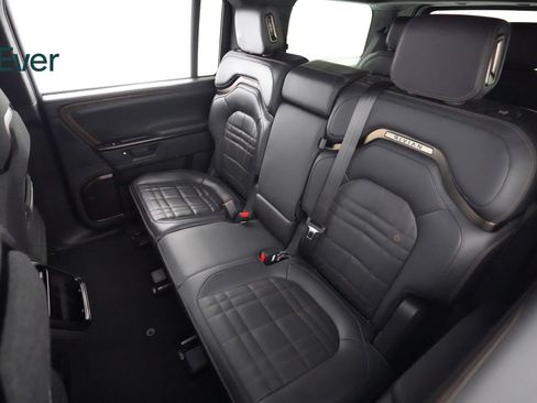 Used 2025 Rivian R1S Premium AWD/4WD image 24