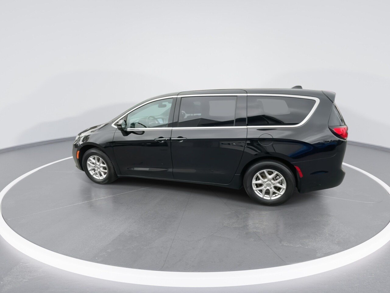 Used 2025 Chrysler Pacifica Select FWD image 11