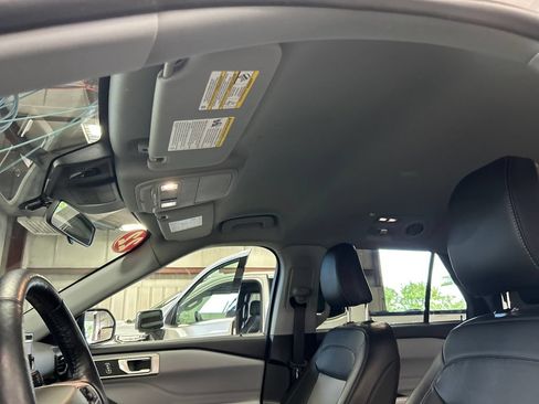Used 2022 Ford Explorer XLT w/ Equipment Group 202A AWD/4WD image 13