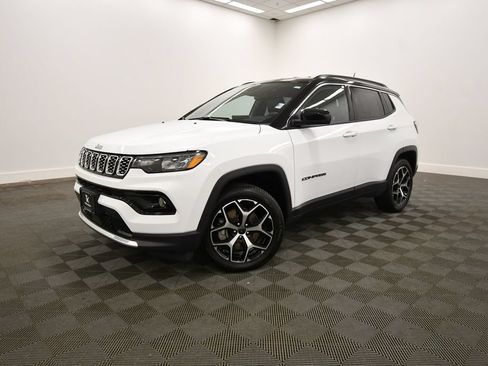 Used 2025 Jeep Compass Limited AWD/4WD image 2
