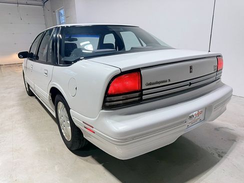 Used 1997 Oldsmobile Cutlass Supreme SL image 5