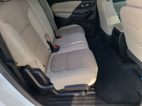 Used 2022 Chevrolet Traverse LS image 11