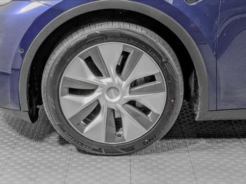 Used 2021 Tesla Model Y Long Range AWD/4WD image 32
