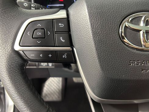 Used 2025 Toyota Sienna XLE w/ XLE Plus Package FWD image 32