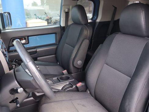 Used 2011 Toyota FJ Cruiser 4WD w/ Upgrade Pkg image 10
