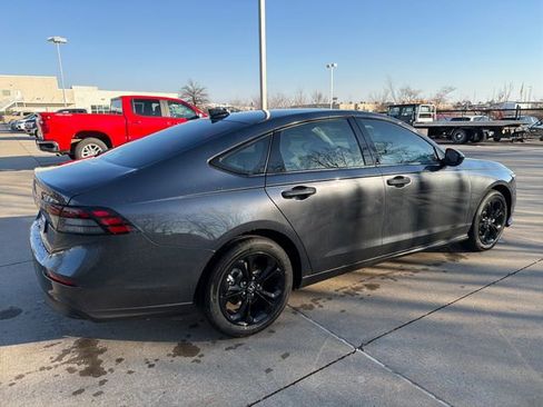 New 2025 Honda Accord SE image 5