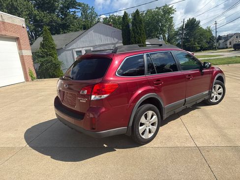 Used 2011 Subaru Outback 2.5i Premium AWD/4WD image 6