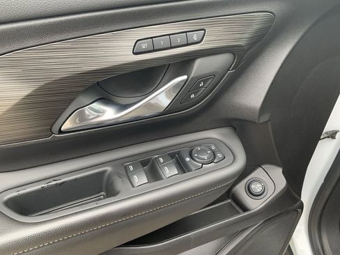 Certified 2024 GMC Terrain SLT image 11