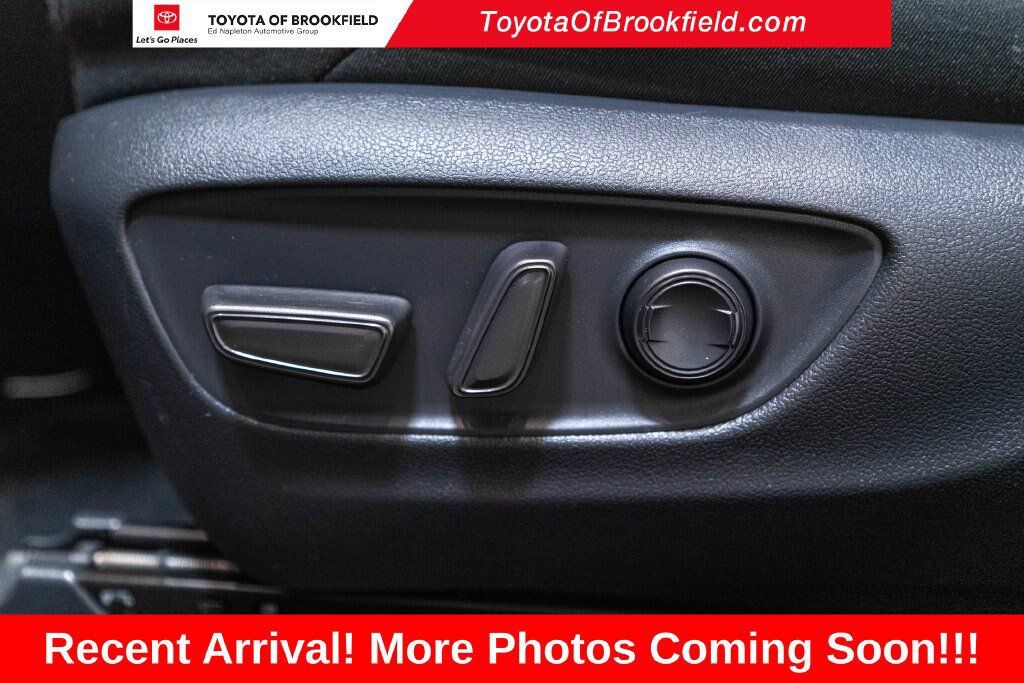 Used 2024 Toyota RAV4 SE w/ Weather & Moonroof Package AWD/4WD image 20