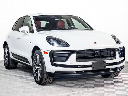 Used 2024 Porsche Macan w/ Premium Plus Package image 8