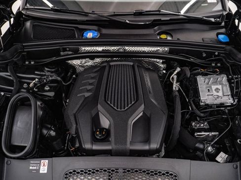 Certified 2026 Porsche Macan AWD/4WD image 29