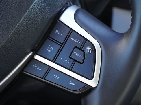 Certified 2023 Toyota Highlander LE image 30