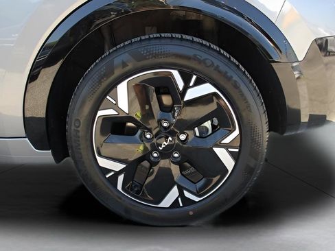 Certified 2024 Kia Niro Wind FWD image 9