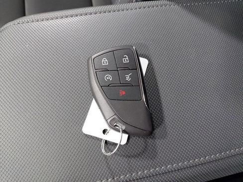 Used 2025 Chevrolet Equinox EV LT w/ Convenience Package FWD image 28