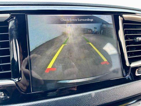 Used 2020 Chrysler Pacifica Touring-L AWD/4WD image 40