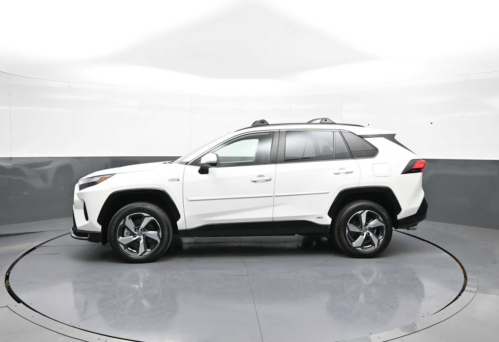 Used 2023 Toyota RAV4 SE w/ Weather & Moonroof Package AWD/4WD image 9