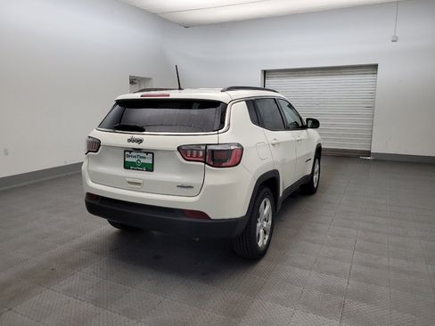 Used 2018 Jeep Compass Latitude FWD image 9