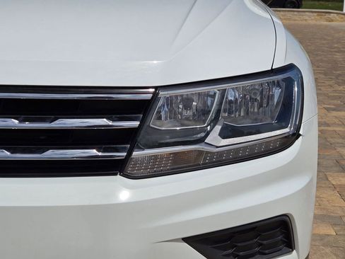 Used 2021 Volkswagen Tiguan SE w/ Panoramic Sunroof Package image 32