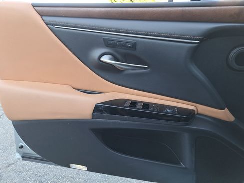 Used 2023 Lexus ES 350 w/ Premium Package image 28