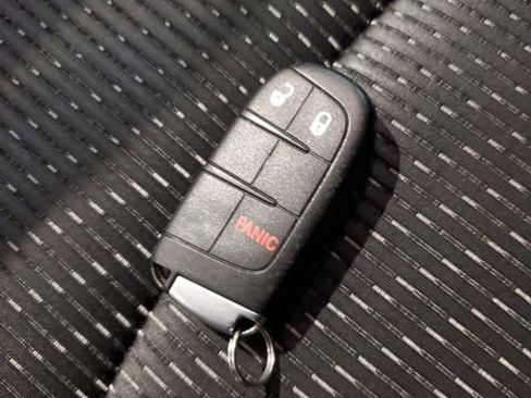 Used 2017 Dodge Journey SE w/ Blacktop Package image 30