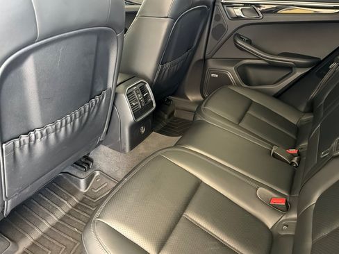 Used 2018 Porsche Macan S AWD/4WD image 11