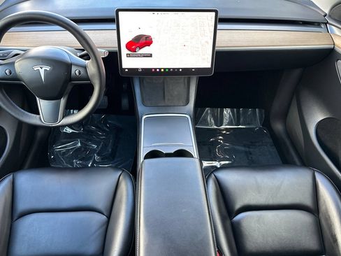 Used 2024 Tesla Model Y Long Range AWD/4WD image 13