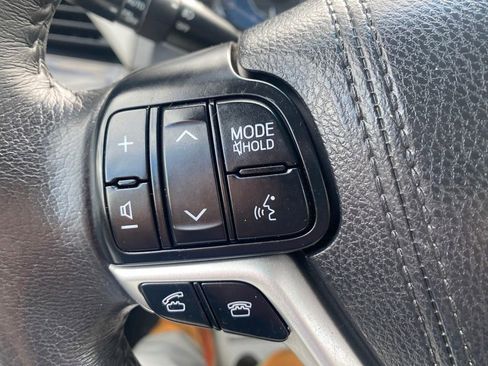 Used 2017 Toyota Sienna XLE FWD image 18