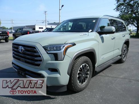 Used 2023 Toyota Sequoia Limited w/ TRD Off-Road Package AWD/4WD image 5