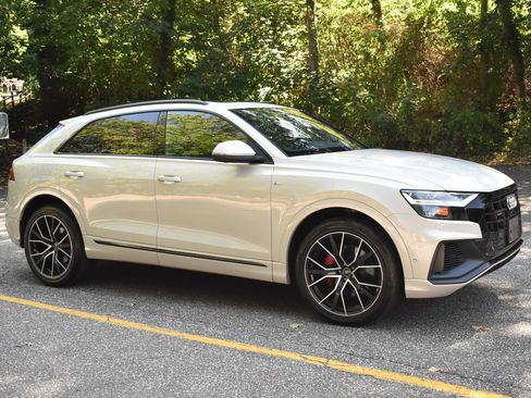 Used 2021 Audi Q8 Premium Plus w/ Premium Plus Package image 12